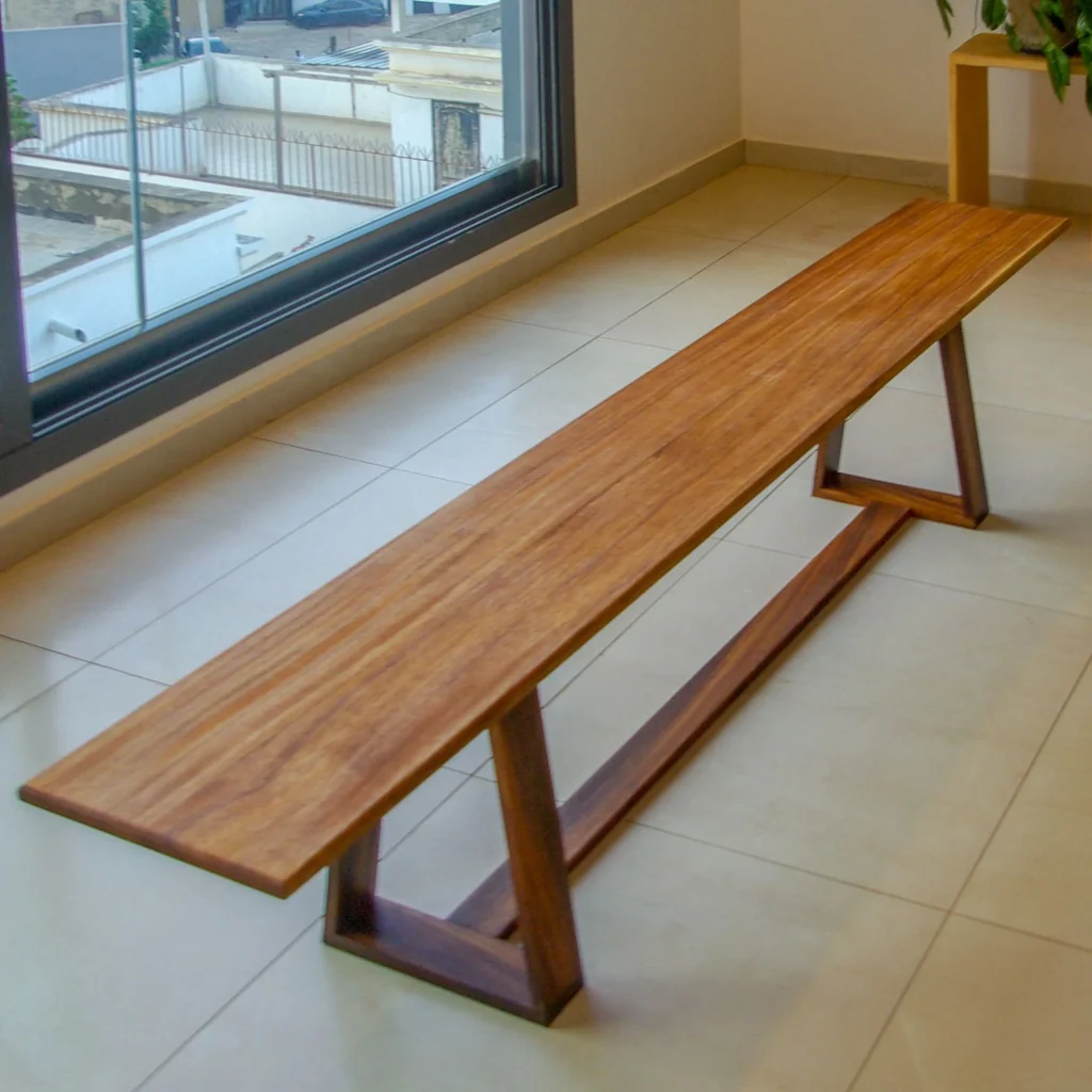 Banc Entre les Lignes en Makoré — vue détaillée