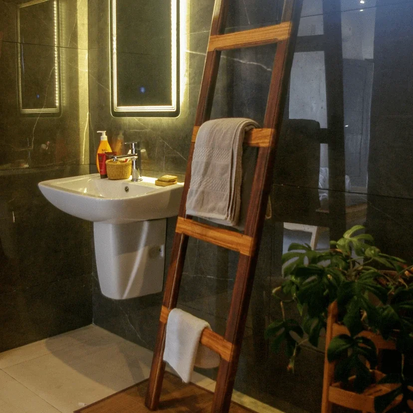 Porte-serviette Basique en bois brut artisanal — Kër Boisé