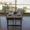 Table Bobo-Dioulasso en bois brut — vue de face