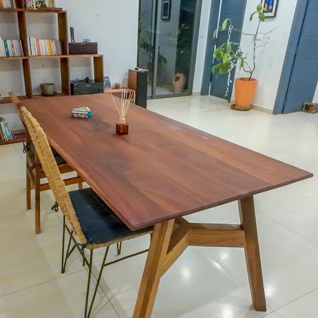 Table Thiès en Makoré — vue détaillée