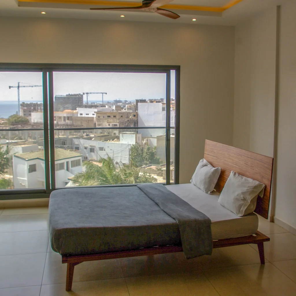 Lit Cotonou en Makoré (90cm) — vue latérale
